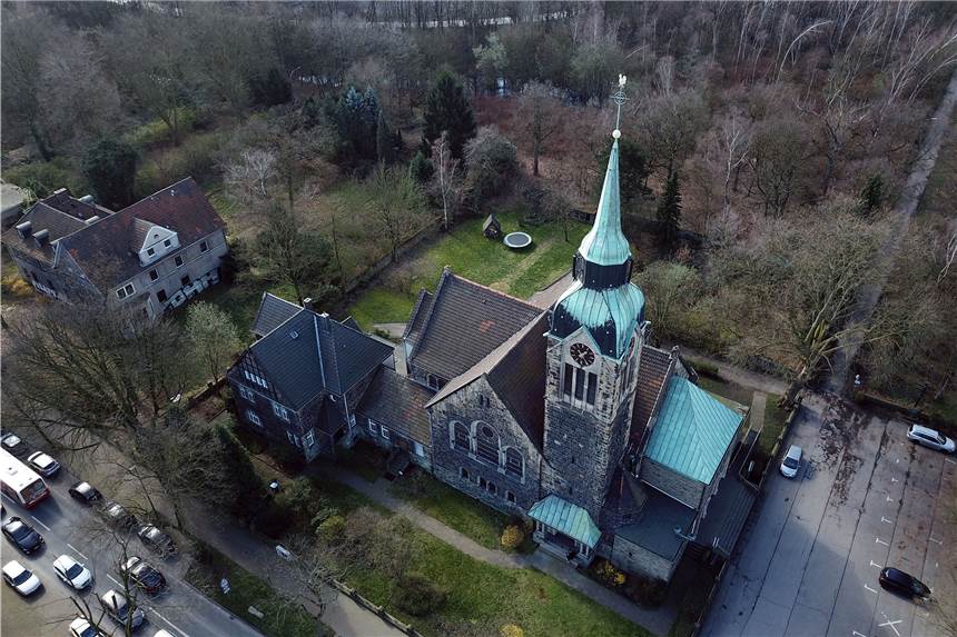 Evangelische Gemeinde will Präsenzgottesdienste feiern: Ostern als Open Air Rund um die Petrikirche an der Wartburgstraße soll es am Ostersonntag einen Stationenweg geben.