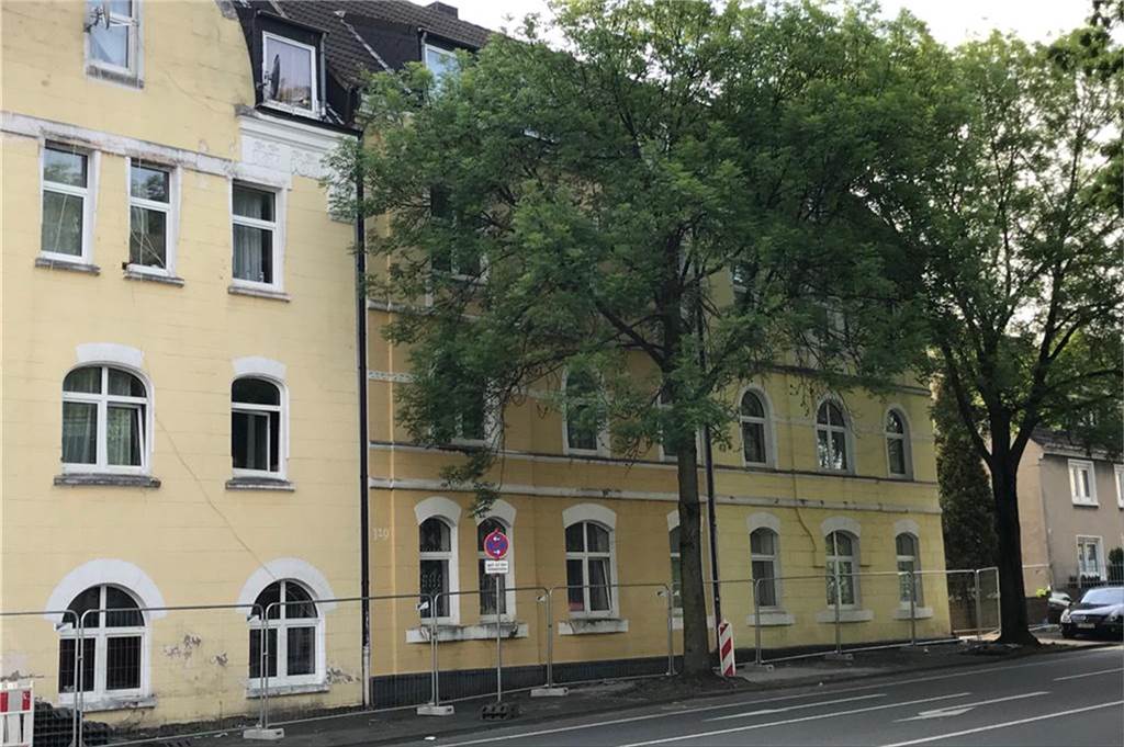 Rund um die Quarantänehäuser an der Wittener Straße wurden noch am Donnerstag Zäune aufgestellt.