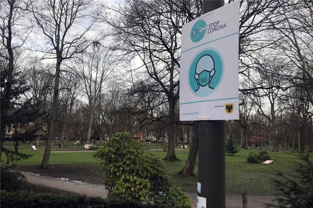 Joggen, Radfahren, Skaten: Wo sind die Grenzen der Maskenpflicht in Parks? Rund um die Spielplätze im Westpark galt die Maskenpflicht schon längere Zeit. Ab 27. Februar 2021 ist sie auf alle Wege ausgeweitet.