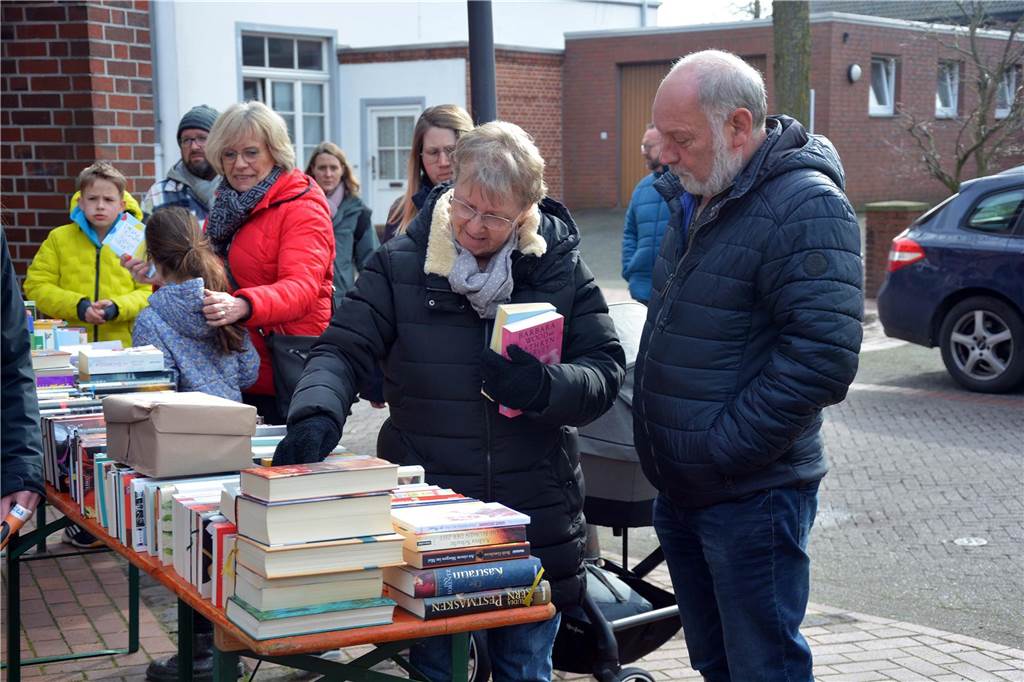 Rundum gute Laune: Nur glückliche Gesichter gab es am Sonntag beim Sandhasensonntag in Alstätte. Wieviele Besucher in den Ort kamen, ist natürlich schwer zu sagen. Die Organisatoren waren aber sehr zufrieden.