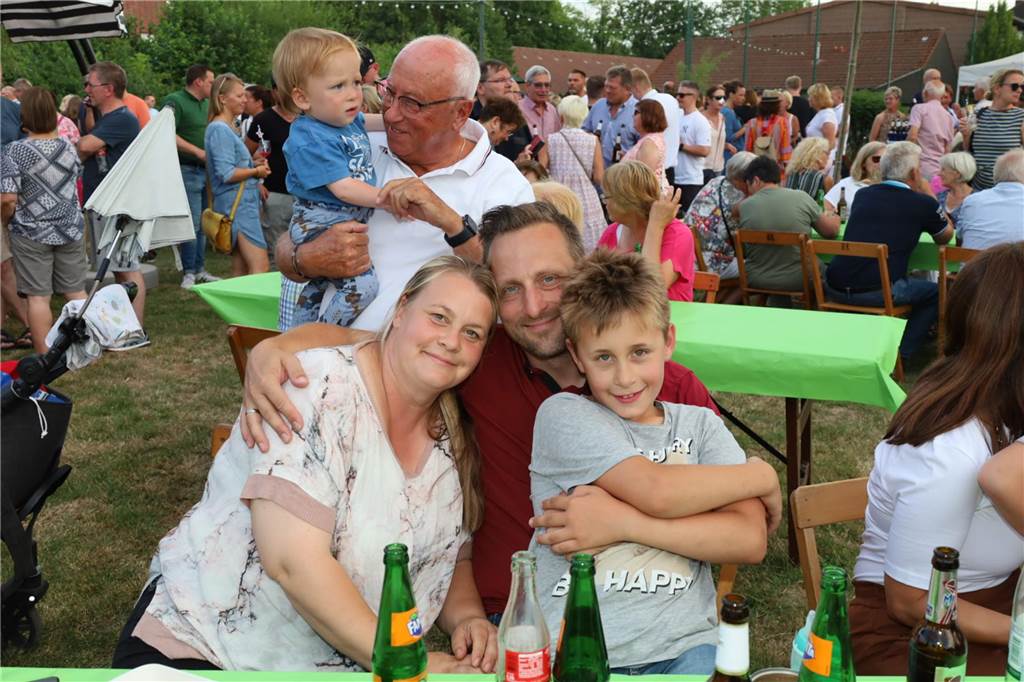 Summer Specials Olfen 2023: Viele Bilder vom Sommerabend in Vinnum Rundum wohl fühlten sich die Besucher beim dritten Teil der Summer Specials Vinnum