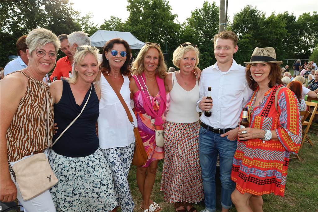 Summer Specials Olfen 2023: Viele Bilder vom Sommerabend in Vinnum Rundum wohl fühlten sich die Besucher beim dritten Teil der Summer Specials Vinnum