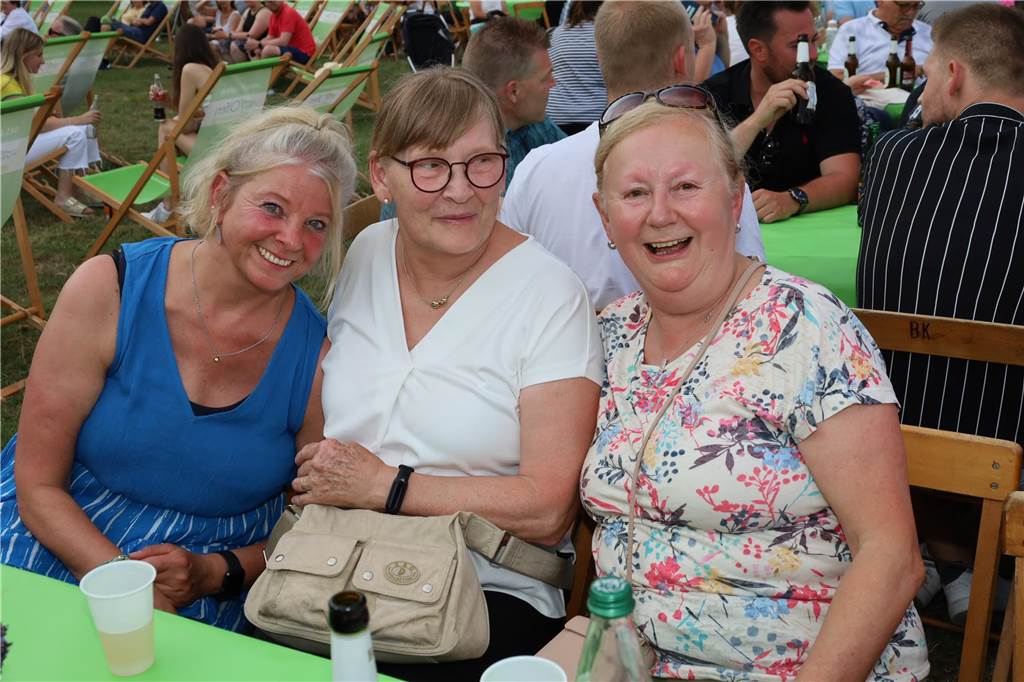 Summer Specials Olfen 2023: Viele Bilder vom Sommerabend in Vinnum Rundum wohl fühlten sich die Besucher beim dritten Teil der Summer Specials Vinnum