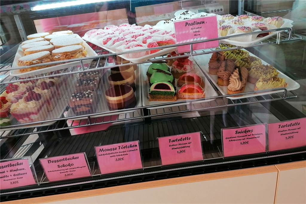 Neue Patisserie in Dortmund: Karriere der Konditorin ist außergewöhnlich Rusanna Hochstein bereitet nicht nur Torten für Familienfeiern zu. Den kleinen Gaumengenuss gibt es auch zum Mitnehmen in der Mengeder Patisserie.
