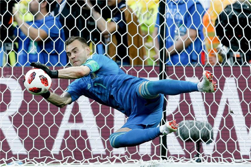 Sieg im Elfmeterschießen! Russland gelingt die Sensation Russlands Matchwinner: Torhüter Igor Akinfejew.