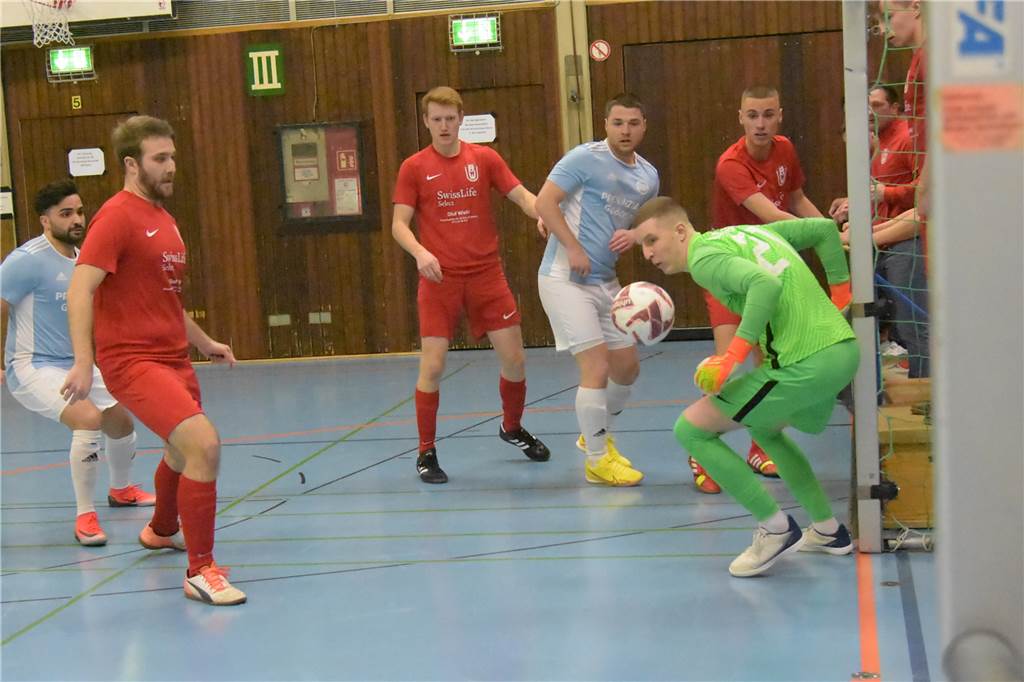 Nach Aus bei den Masters: RW Unna mit turbulentem Unentschieden RW Unna (hier mit Keeper Alex Gustafon (r.) schied am Samstag beim Warsteiner Masters aus.