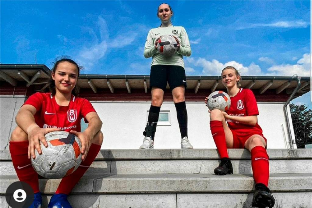 Beförderung für RWU-Talente: Nachwuchs-Trio rückt in Kader der Ersten auf RW Unna Neuzugänge (v.l.) Jana Lethaus, Judith Thier und Liv Ebeling