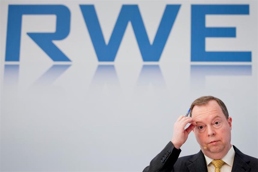 RWE leitet Aufspaltung ein - Dividende gestrichen RWE startet einen radikalen Neuanfang. Dafür hat der Aufsichtsrat die Weichen gestellt: RWE-Chef Terium steht im Mittelpunkt des Umbaus.