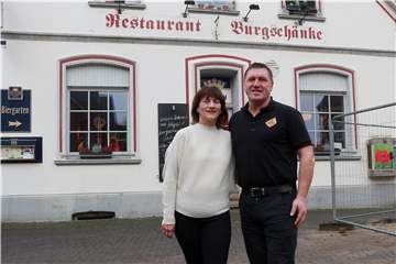 Sabina und Nurija Dolic betreiben die Burgschänke in Vreden – in diesem Sommer seit 25 Jahren.