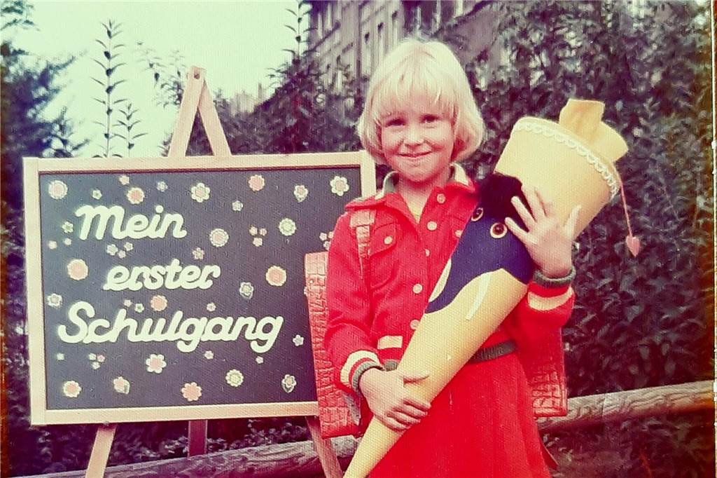 Ehemalige i-Männchen erinnern sich: Einschulung zwischen 1949 und 1976 Ein Kinderfoto zeigt Sabine Kreß aus Schwerte bei ihrer Einschulung im Jahr 1976.