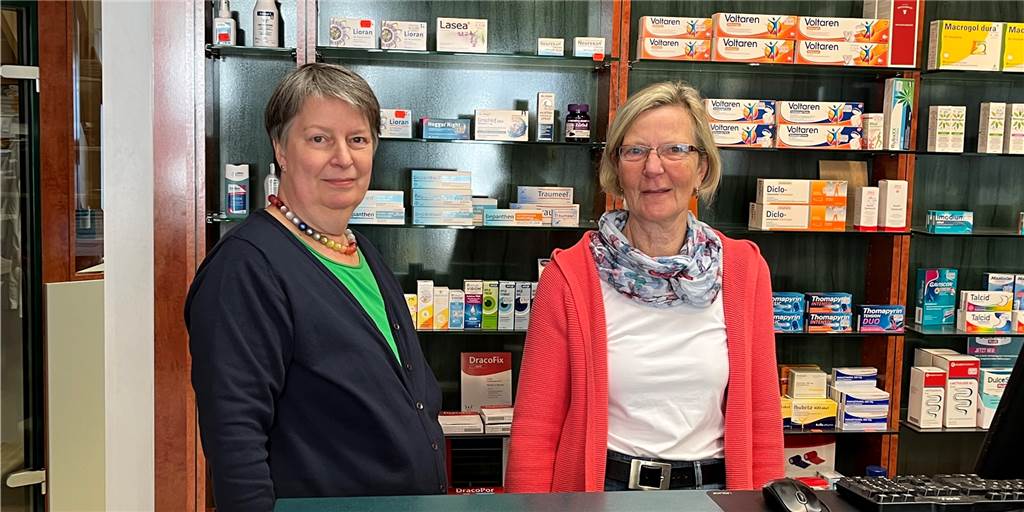 Sabine Milas (links) und Christine Kronenberger erleben gerade die letzten Wochen der St.-Martin-Apotheke. Die Borker Apotheke mit viel Tradition schließt Mitte November.