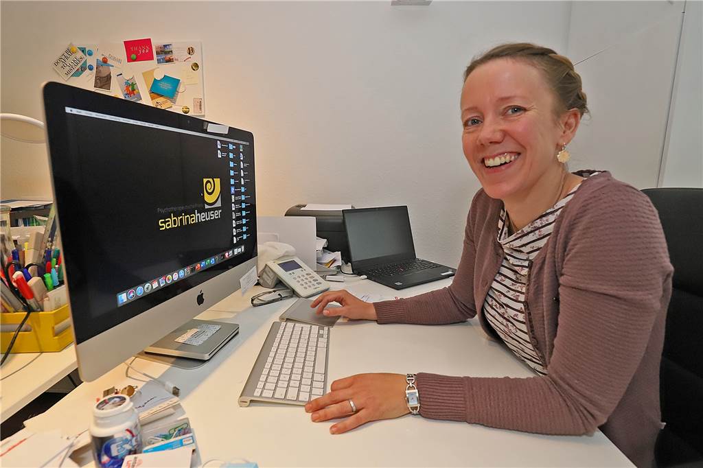 Lockdown als Chance? Wie Kinder in der Krise selbstständiger werden können Sabine Quick-Hellmeier führt die Gemeinschaftspraxis gemeinsam mit der Verhaltenstherapeutin Sabrina Heuser (Foto). Auch sie hilft Menschen jetzt, die Krise zu überstehen.