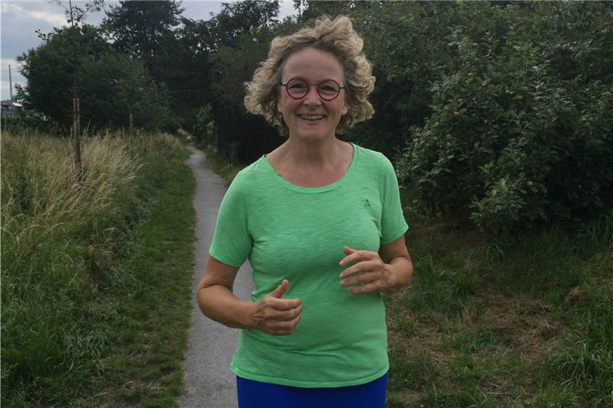 Lünerin trainiert für Halbmarathon: Spenden sollen armen Kindern helfen Sabine Raphold trainiert für einen Charity-Halbmarathon. Sie will damit Spenden sammeln und armen Kindern helfen.