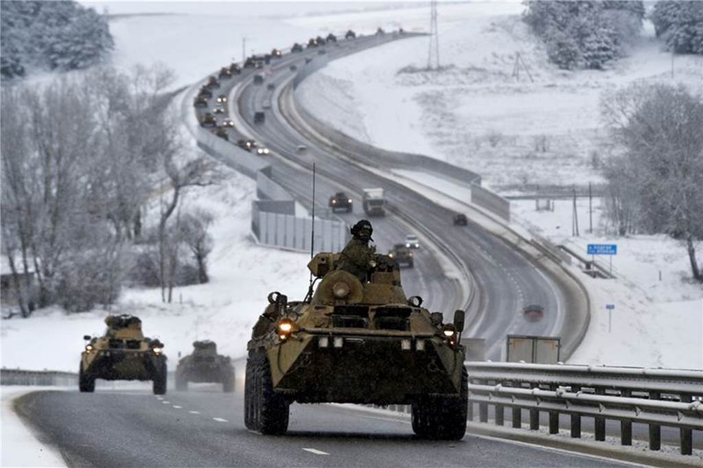 Biden: Russischer Angriff auf Ukraine wäre „größte Invasion“ seit Zweitem Weltkrieg Säbelrasseln oder echte Bedrohung? Russland hat Truppen mit Panzern und anderen schweren Waffen im Grenzgebiet zur Ukraine zusammengezogen.