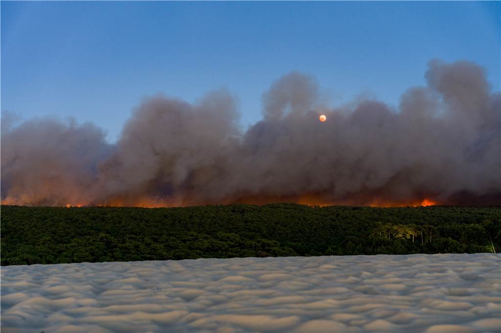 Stefanie Kirsten aus Castrop-Rauxel floh aus französischer Waldbrand-Hölle Sängerin Steffi Kirsten und ihr Partner Philip Coenen mussten vor dem Brand in Frankreich evakuiert werden.