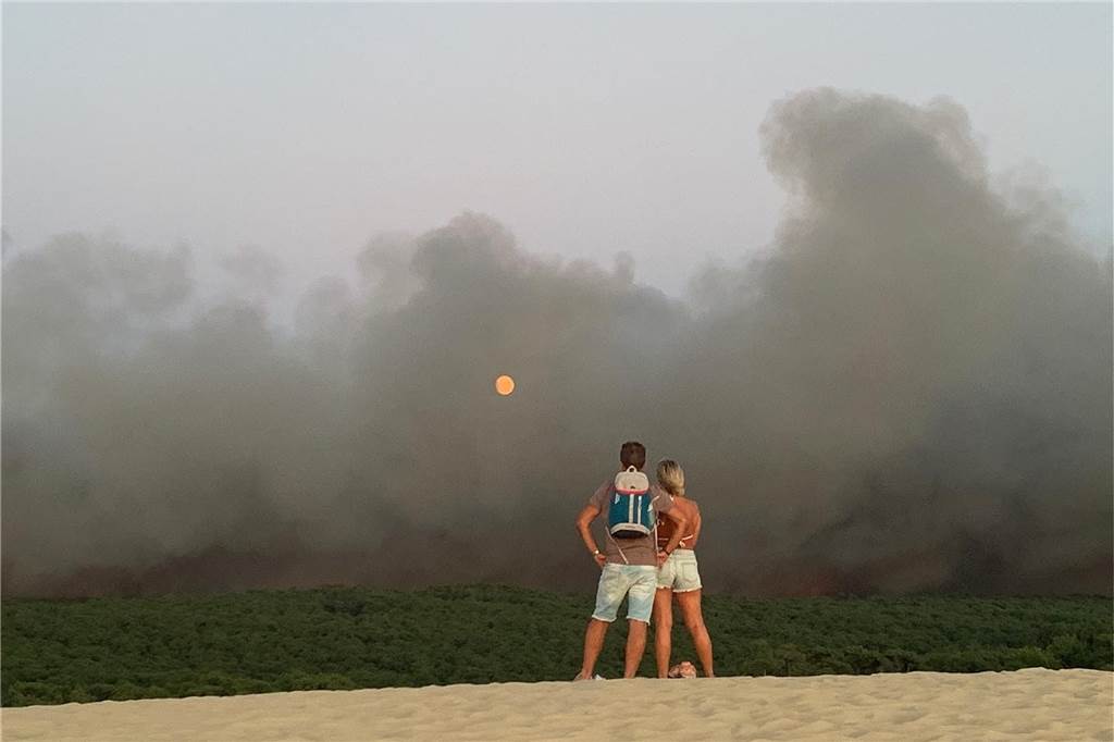 Stefanie Kirsten aus Castrop-Rauxel floh aus französischer Waldbrand-Hölle Sängerin Steffi Kirsten und ihr Partner Philip Coenen mussten vor dem Brand in Frankreich evakuiert werden.