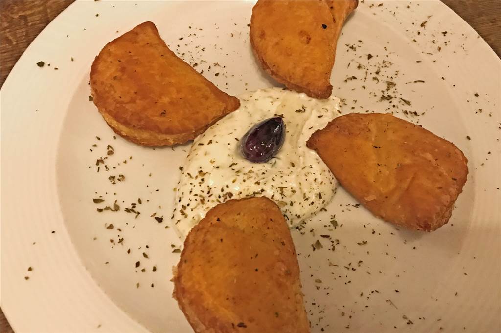 Zu Gast auf Korfu: der lauten Insel der Fleischgenüsse im Herzen von Olfen Saganaki: So heißt der panierte griechische Käse.