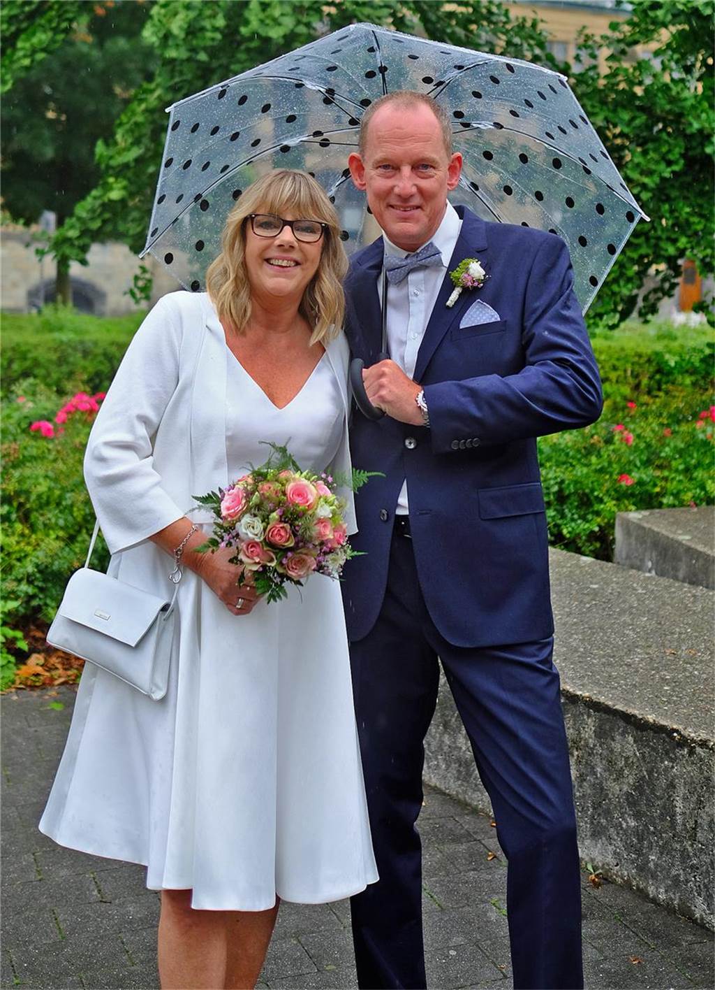 Beim Fußball gehen sie seit 20 Jahren getrennte Wege Die frisch vermählten Eheleute Martina van Meegen und Achim Tänzler nach ihrer Hochzeit im Rathaus Recklinghausen