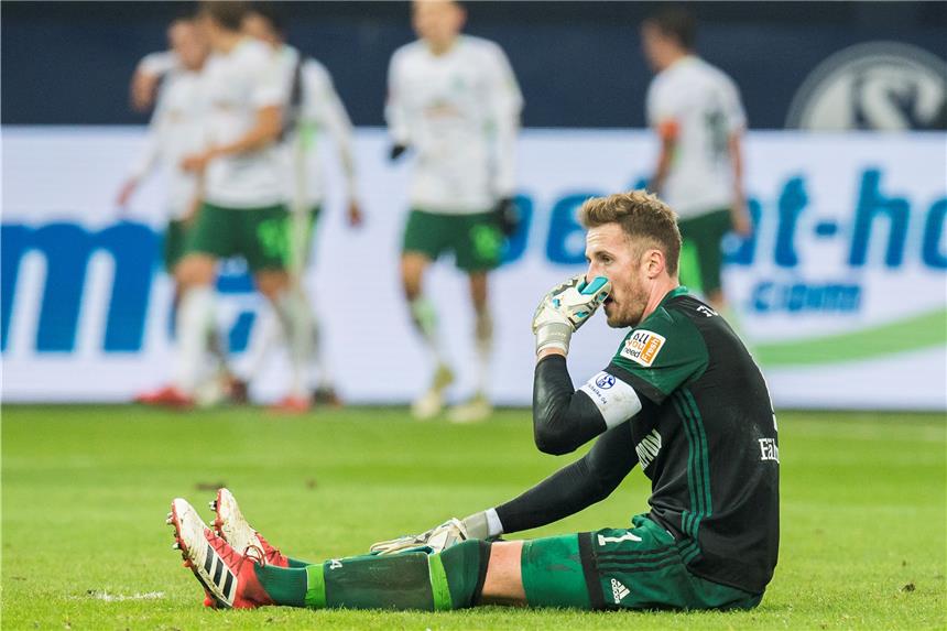 Bitterer Rückschlag für Schalke - Fährmann patzt doppelt Sah bei beiden Gegentreffern schlecht aus: Schalke-Torhüter Ralf Fährmann.