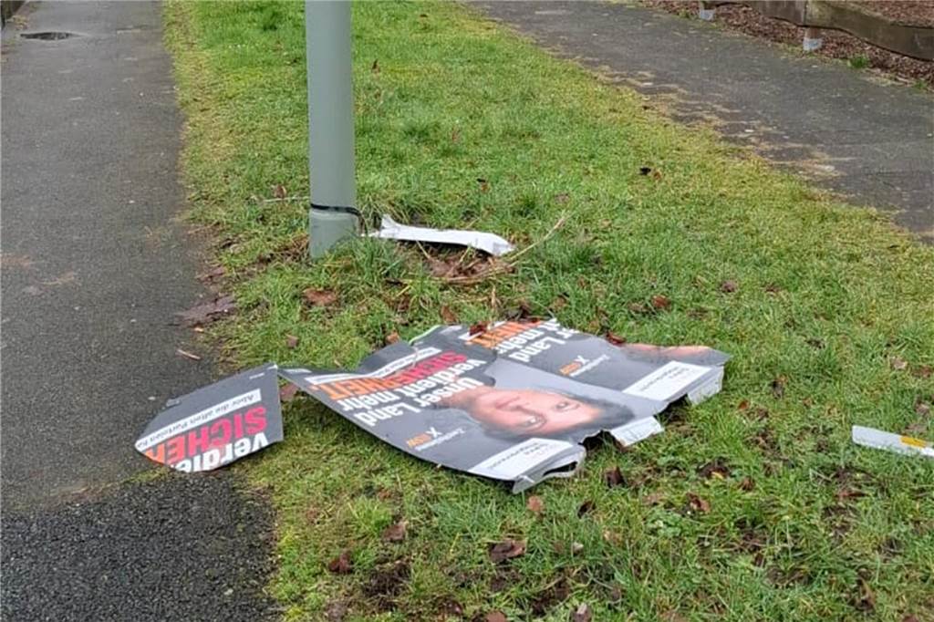 Wahlplakate in Vreden zerstört: „Angriff auf die Demokratie“ Sahra Wagenknecht landete mit ihren Plakaten regelmäßig auf dem Boden.