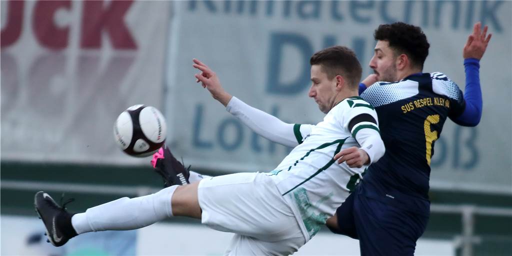 Im Video: SuS Oespel-Kley schießt den TSC Eintracht Dortmund im Stile eines Top-Teams ab Salih Celebi (r.) vom SuS Oespel-Kley im Zweikampf mit einem Gegenspieler.