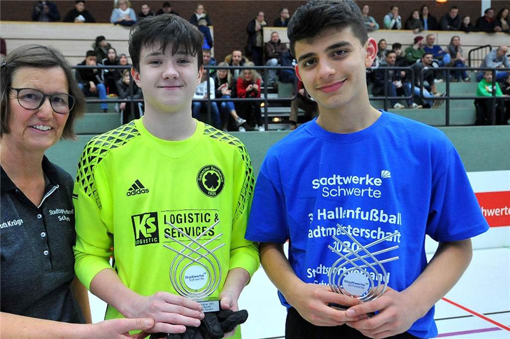 Neuer Spieler für SC Berchum/Garenfeld: Seine Hallen-Qualität sah man schon in der C-Jugend Zwei Jugendfußballer werden geehrt.