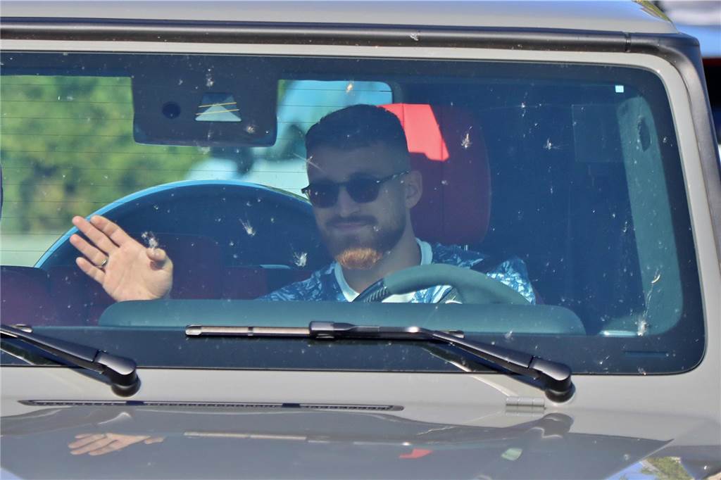 Salih Özcan kommt am Trainingsgelände in Brackel an.