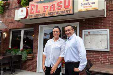 Salić und Tanja Dragan vor ihrem El Paso.