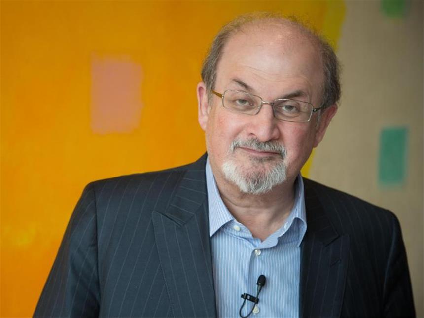 "Golden House": Rushdie dreht (fast) einen Film Salman Rushdie 2012 in Berlin. Foto: Jörg Carstensen