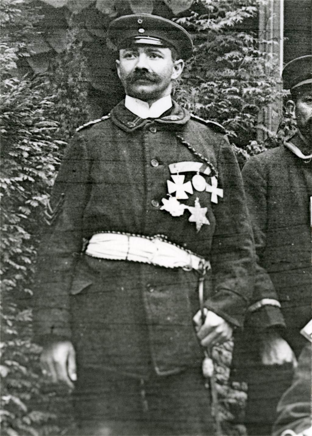 Salomon Rose mit Auszeichnungen, die er als Soldat des deutschen Kaiserreichs im Ersten Weltkrieg erhalten hatte.