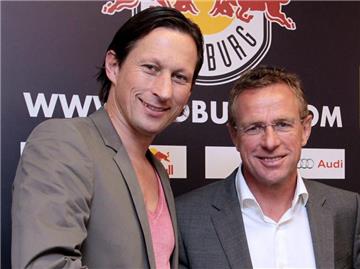 Salzuburg-Trainer Roger Schmidt und Sportdirektor Ralf Rangnick. Foto: Franz Neumayr