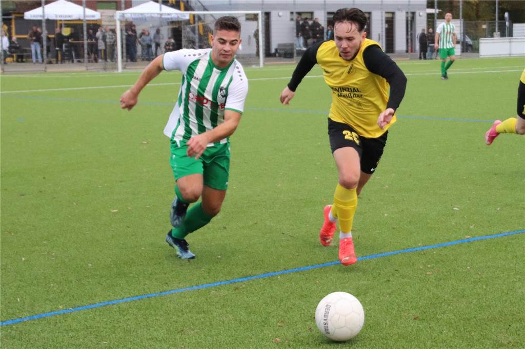 SV Langschede besiegt Spitzenteam: 2:0-Erfolg gegen den PSV Bork Sam Walden (r.) und der SV Langschede legten gegen den PSV Bork und Benedikt Zinter einen 2:0-Sieg hin.