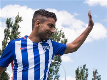 Sami Allagui trägt künftig das Trikot des FC St. Pauli. Foto: Annegret Hilse