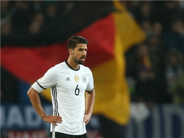 Sami Khedira wird nicht gegen England spielen. Foto: Friso Gentsch
