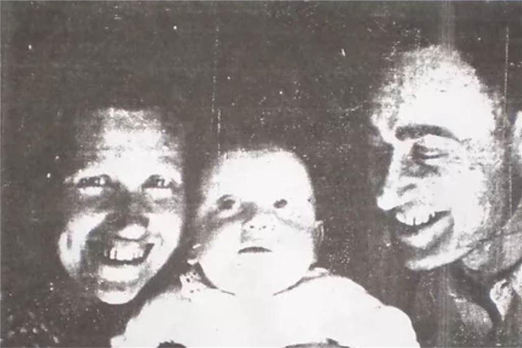 Sami Steigmann als Baby mit seinen Eltern