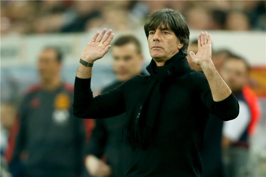 Löw sammelt Erkenntnisse - Pause für Müller und Özil Sammelt wichtige Erkenntnisse: Bundestrainer Joachim Löw.