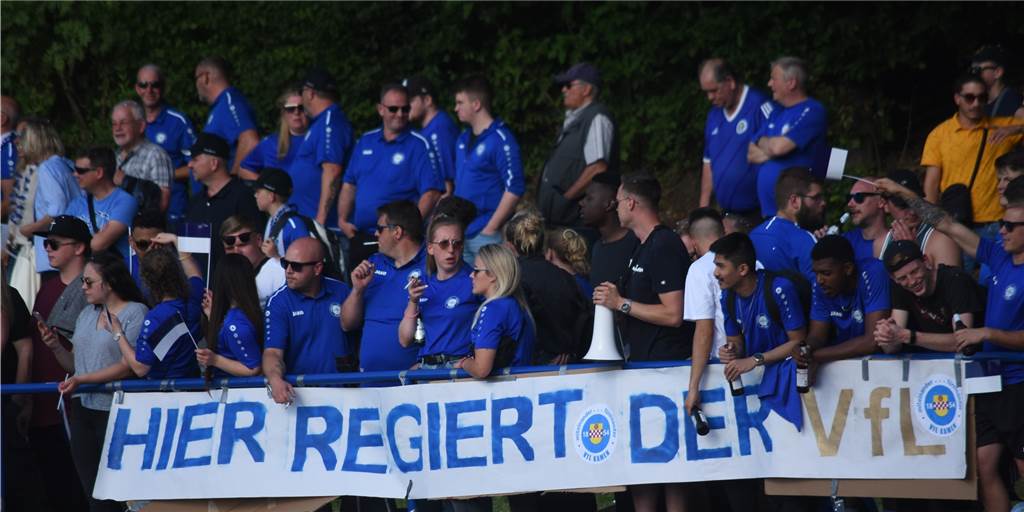 Mit Wucht und Wumms in die Bezirksliga: VfL-Express überrollt den Kamener SC Samstagabend regierte der VfL Kamen. Der Klub ist nach einem 5:0-Erfolg gegen den Kamener SC in die Bezirksliga zurückgekehrt.