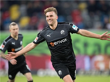 Sandhausens Lucas Höler jubelt nach seinem Treffer zur 0:1-Führung. Foto: Marius Becker