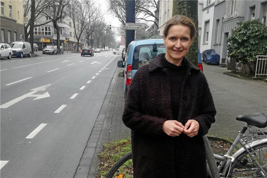 „Es ist die Einstellung, die einen ins Viertel zieht“ Sandra Bingel an „ihrer“ Lindemannstraße. Hier ist die 46-Jährige aufgewachsen. Weg will sie nicht mehr.