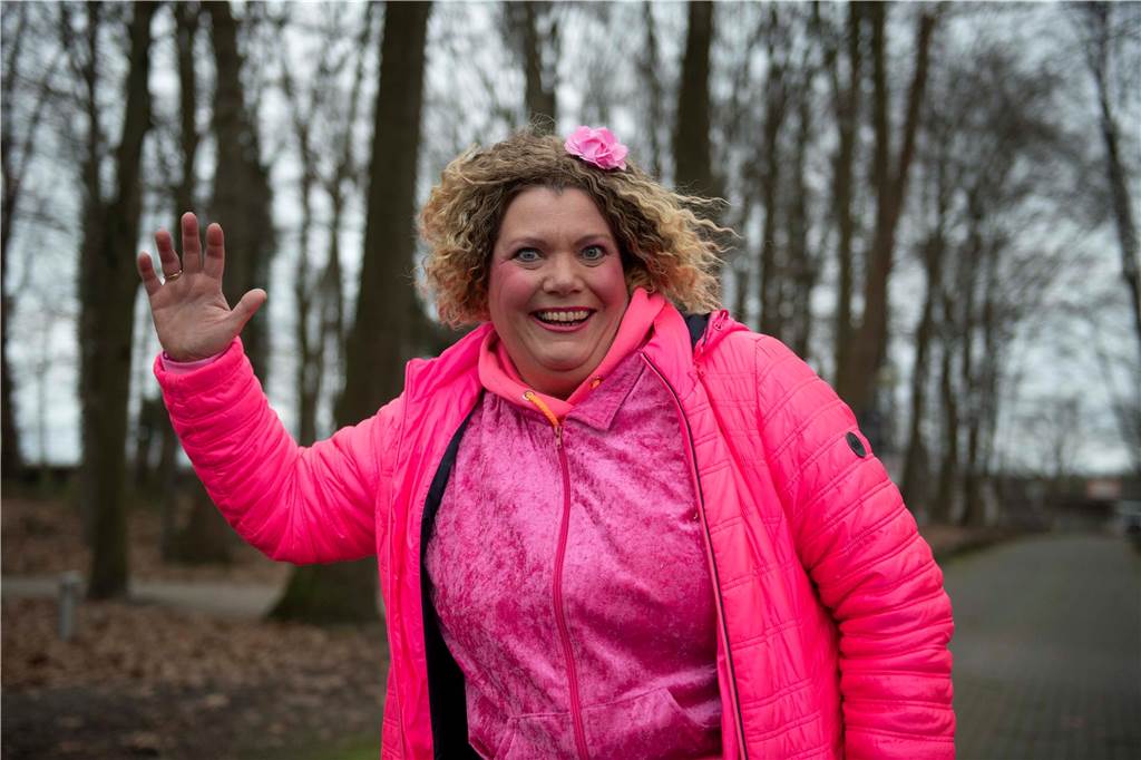 Sandra Hovenjürgen nahm zum zweiten Mal am Neujahrsschwimmen teil, diesmal als Cindy von Marzahn.