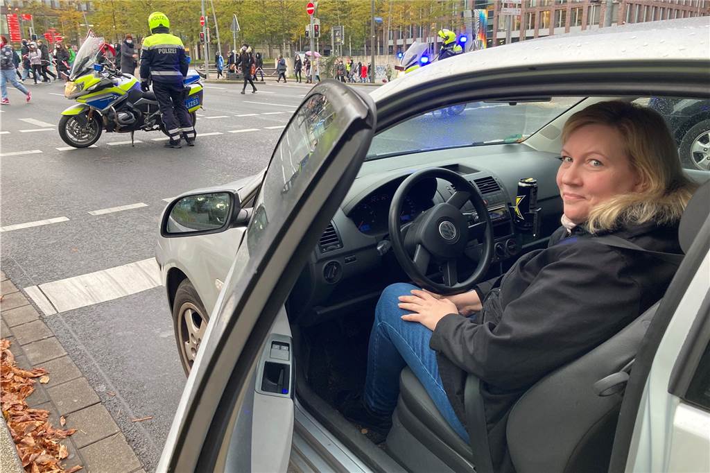 „Ihr gefährdet Menschenleben!“ - So lief der Streiktag in Dortmund Sandra Struckmeier kostet der Streik auf dem Weg zur Arbeit viel Zeit.
