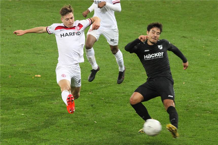Heißer Kampf um die Tabellenspitze in der Regionalliga West – drei Lüner Profis mittendrin Sandro Plechaty (l.) und RW Essen sind derzeit noch Tabellenführer in der Regionalliga West.