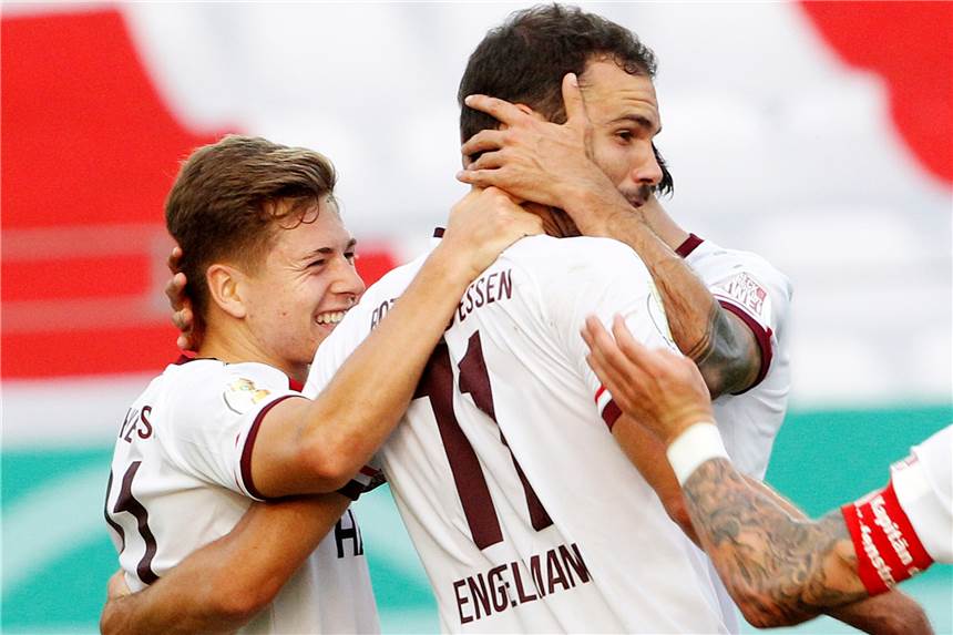 Aufholjagd nach 0:2-Rückstand: Rot-Weiss Essen und Sandro Plechaty jubeln im Spitzenspiel Sandro Plechaty (l.) und Simon Engelmann konnten einen späten Sieg bejubeln.