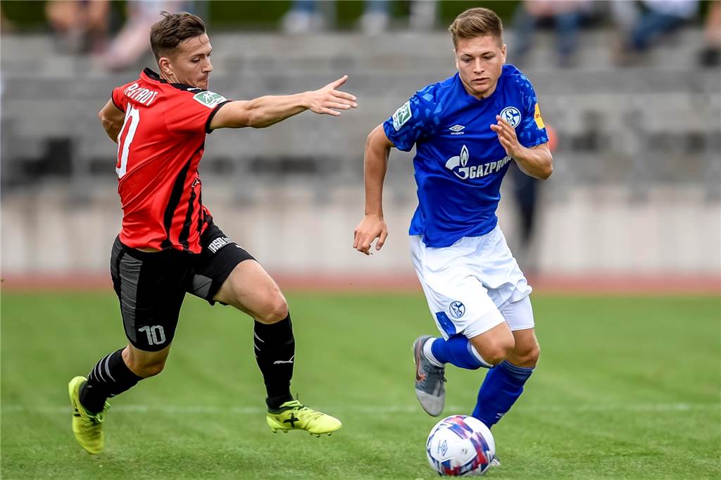 Sandro Plechaty über die Sommervorbereitung: „Ich war nah an der Profigeschichte dran“ Sandro Plechaty (r.) erlebt mit der Schalker U23 momentan eine schwierige Phase.