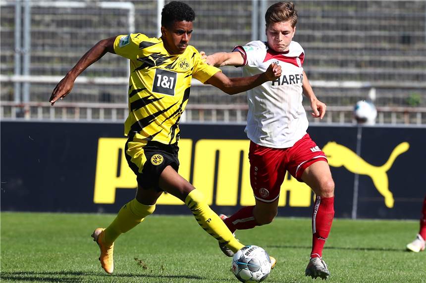Kurz nach Saisonende: Bei Sandro Plechaty herrscht Klarheit in Sachen Zukunft Sandro Plechaty und Rot-Weiss Essen lieferten sich einen engen Zweikampf mit der U23 von Borussia Dortmund um Ansgar Knauff.