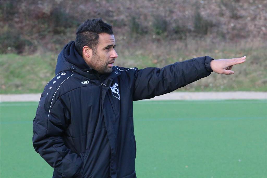 Die Top 5 der Trainer für Selm, Olfen und Nordkirchen Sanmi Ojo gibt Anweisungen.