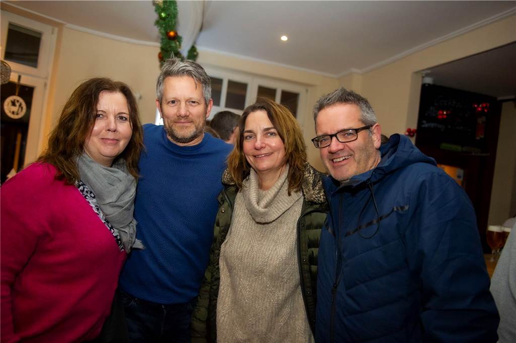 „Santa Claus ist comin´ to town“: DJ Dölfi (Wolfgang Dietel), DJ Felti (Arne Feldmann) und DJ Schenko (Markus Schenk) legten im Café Zentral und im Mühlentor auf und sorgten für allerbeste Partystimmung.