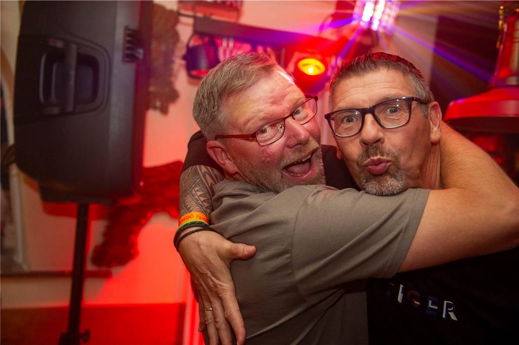 „Santa Claus ist comin´ to town“: DJ Dölfi (Wolfgang Dietel), DJ Felti (Arne Feldmann) und DJ Schenko (Markus Schenk) legten im Café Zentral und im Mühlentor auf und sorgten für allerbeste Partystimmung.