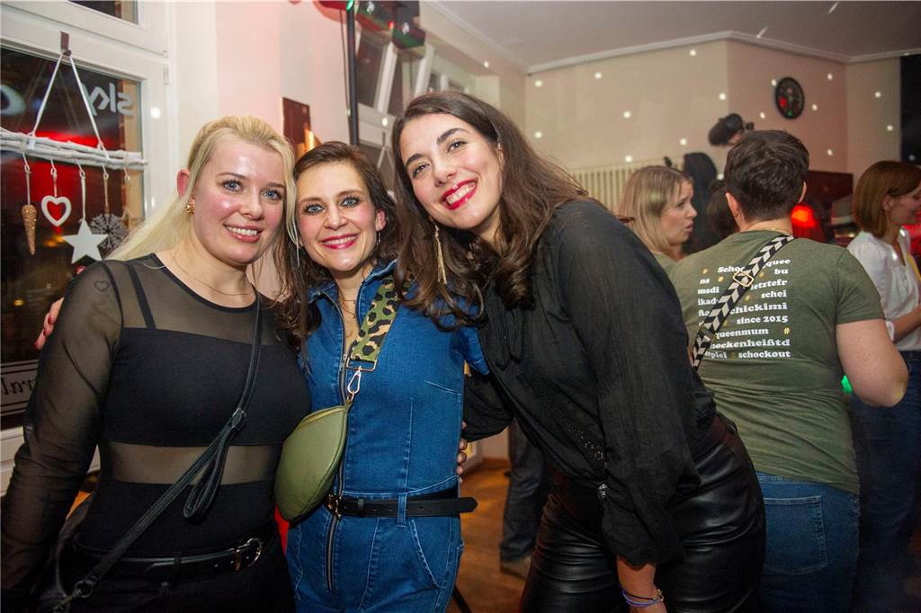 „Santa Claus ist comin´ to town“: DJ Dölfi (Wolfgang Dietel), DJ Felti (Arne Feldmann) und DJ Schenko (Markus Schenk) legten im Café Zentral und im Mühlentor auf und sorgten für allerbeste Partystimmung.