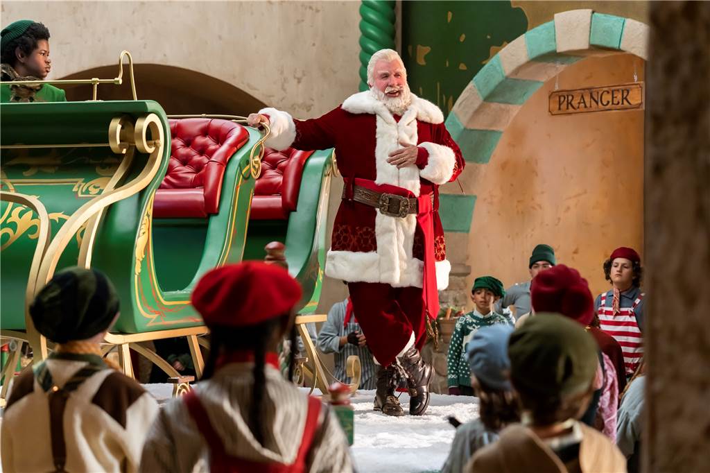 Unsere Streaming-Tipps zu Weihnachten: Von turbulent bis romantisch Tim Allen als Santa Clause steht an seinem Schlitten.